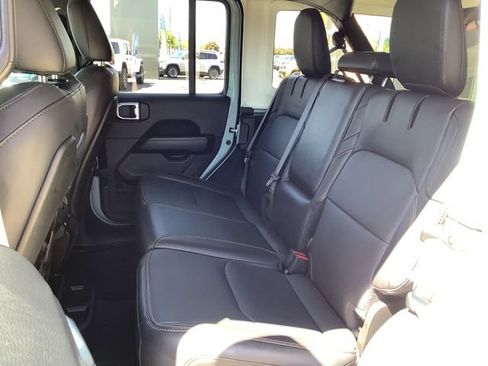 Used 2024 Jeep Wrangler Unlimited Sahara w/ Technology Group AWD/4WD image 27