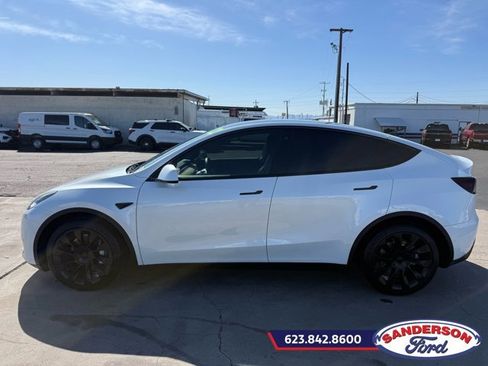 Used 2022 Tesla Model Y Long Range image 6