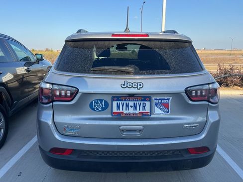 Used 2024 Jeep Compass Latitude image 4