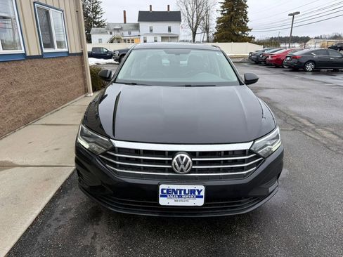Used 2019 Volkswagen Jetta SE w/ Cold Weather Package image 2