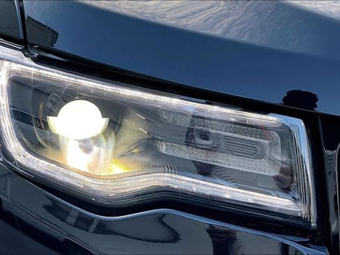 Used 2019 Jeep Grand Cherokee Limited w/ Luxury Group II image 25