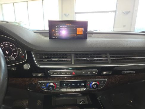 Used 2017 Audi Q7 3.0T Prestige AWD/4WD image 36