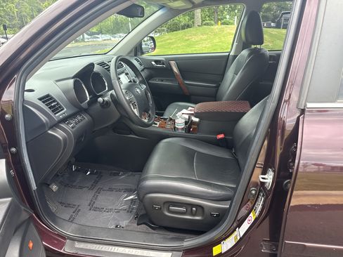 Used 2013 Toyota Highlander Limited AWD/4WD image 16