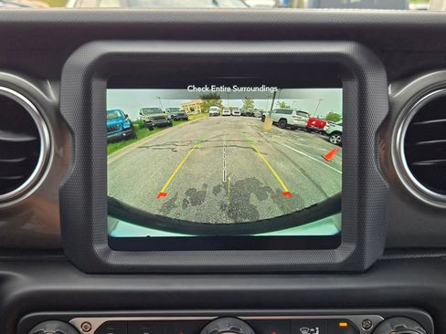 Used 2021 Jeep Wrangler Unlimited Sahara AWD/4WD image 24