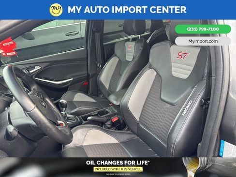 Used 2018 Ford Focus ST w/ Equipment Group 401A image 7