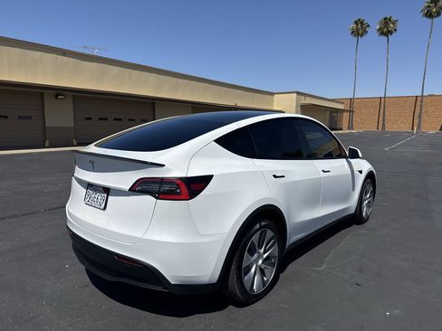 Used 2020 Tesla Model Y Long Range AWD/4WD image 7