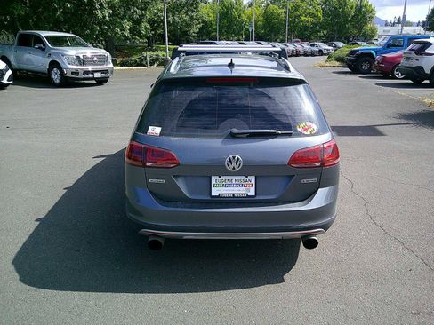 Used 2017 Volkswagen Golf Alltrack S AWD/4WD image 3