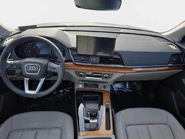 Used 2023 Audi Q5 Premium AWD/4WD image 10
