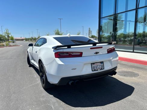 Used 2018 Chevrolet Camaro SS RWD image 6
