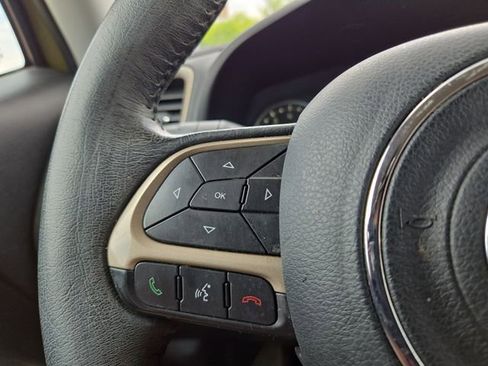 Used 2015 Jeep Renegade Latitude w/ Popular Equipment Group AWD/4WD image 18