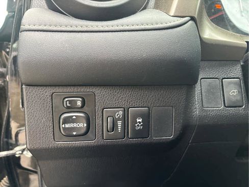 Used 2015 Toyota RAV4 Limited FWD image 16
