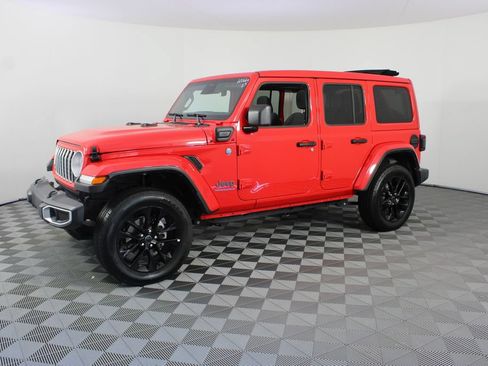 Used 2025 Jeep Wrangler Unlimited Sahara w/ Safety Group AWD/4WD image 2