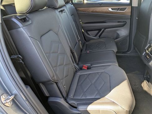 Used 2025 Volkswagen Atlas SE image 35