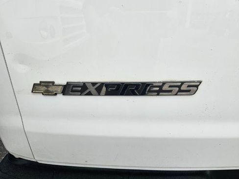 Used 2018 Chevrolet Express 2500 w/ Driver Convenience Package RWD image 29