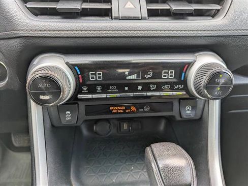 Used 2021 Toyota RAV4 XLE w/ Convenience Package image 17