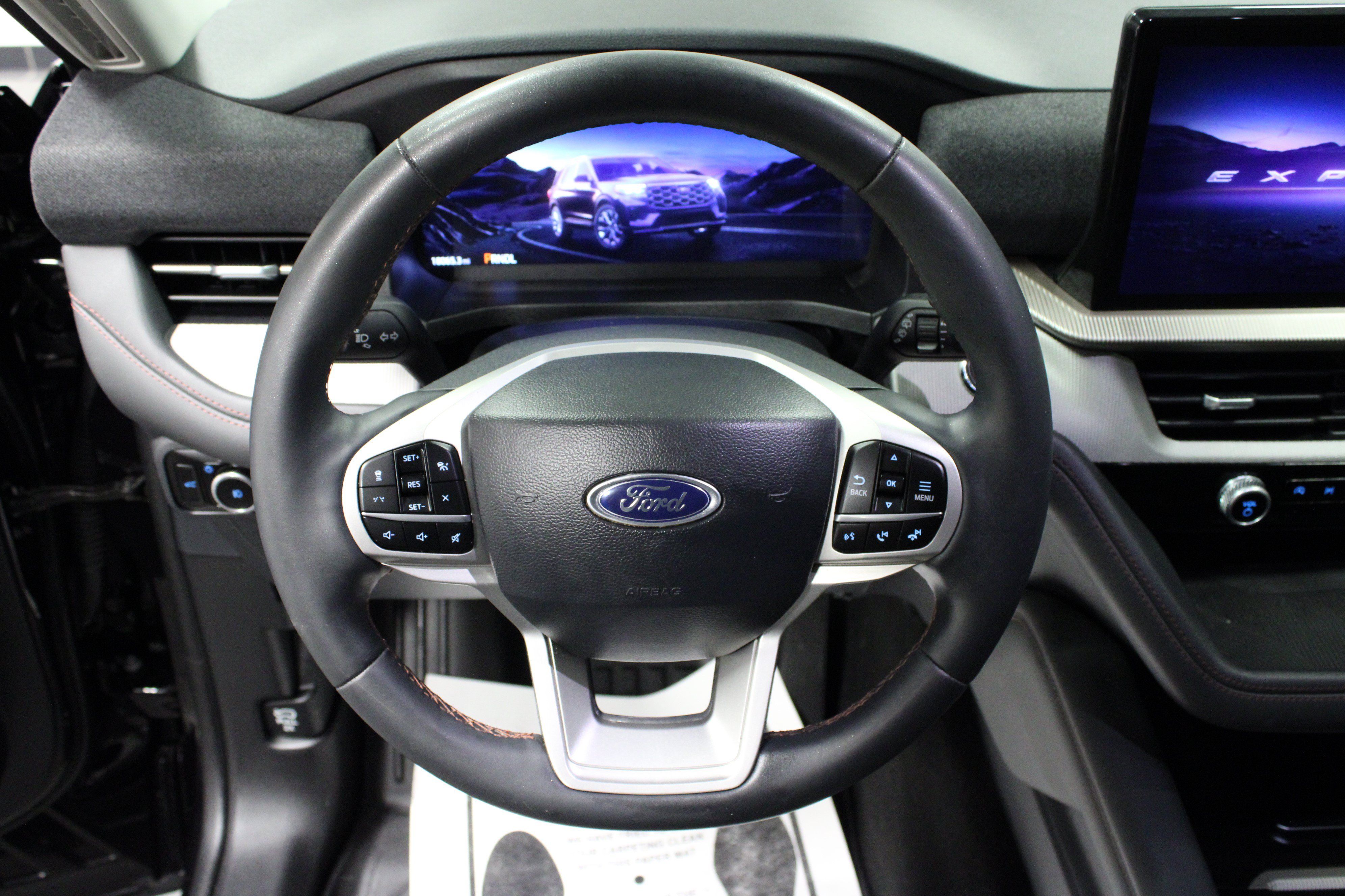 Used 2025 Ford Explorer Active w/ Active Comfort Package AWD/4WD image 18
