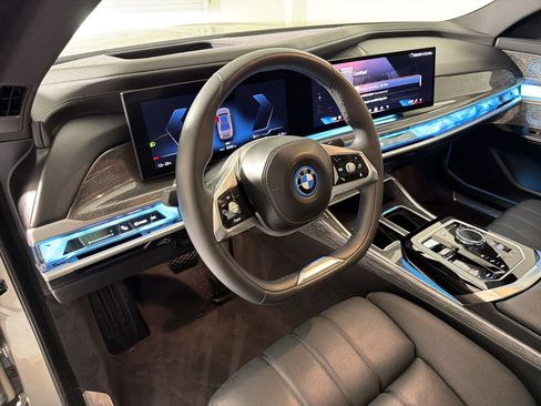 Certified 2023 BMW i7 xDrive60 w/ Parking Assistance Package AWD/4WD image 3