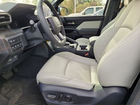 Used 2024 Toyota Tacoma Limited image 7