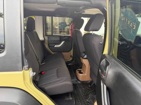 Used 2013 Jeep Wrangler Unlimited Rubicon w/ Max Tow Pkg image 13