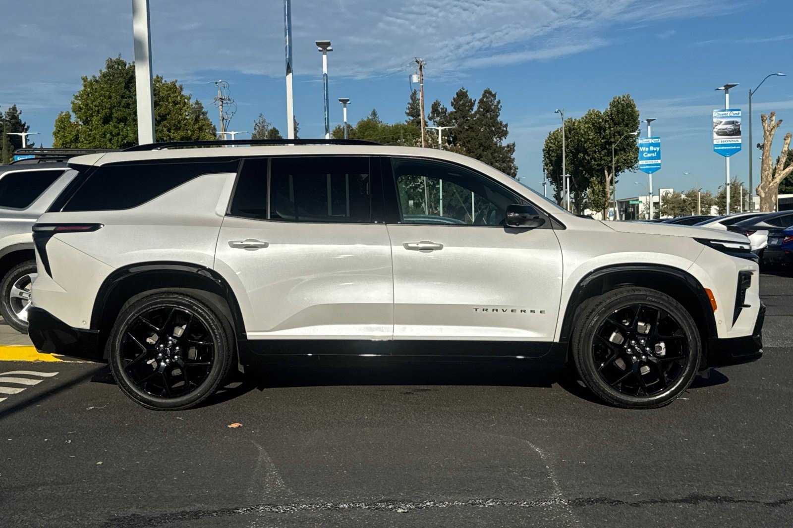 Used 2024 Chevrolet Traverse RS w/ LPO, Floor Liner Package AWD/4WD image 8