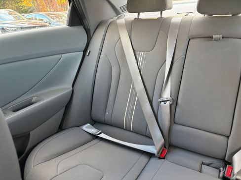 Used 2025 Hyundai Elantra SEL image 37