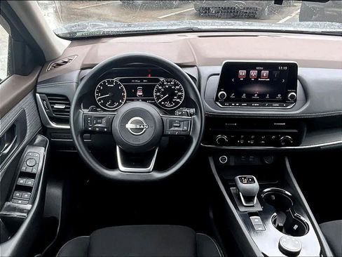 Used 2023 Nissan Rogue S image 17
