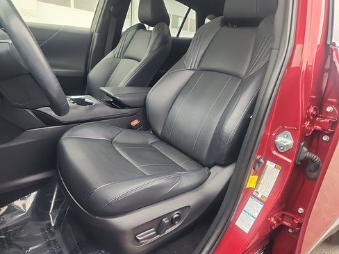 Used 2022 Toyota Venza Limited image 31