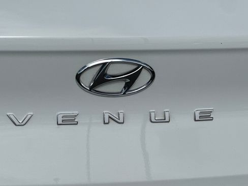 Used 2025 Hyundai Venue SEL FWD image 26