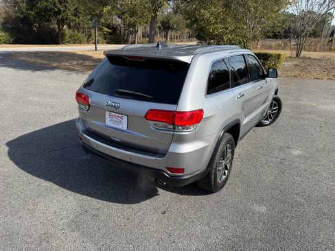 Used 2017 Jeep Grand Cherokee Limited image 6