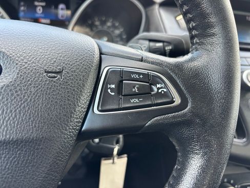 Used 2016 Ford Focus SE w/ SE Sport Package FWD image 25