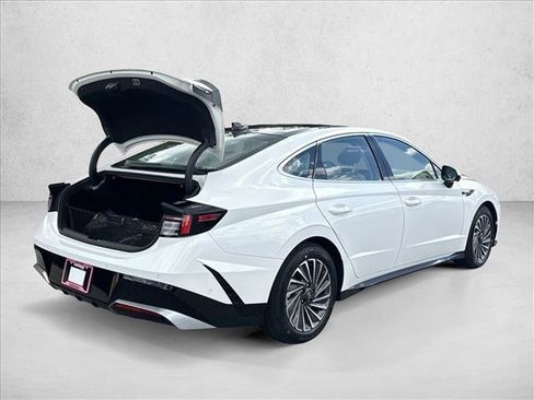Used 2025 Hyundai Sonata Limited image 2