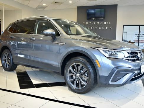 Used 2023 Volkswagen Tiguan SE image 1