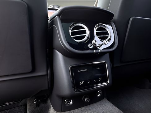 Used 2021 Bentley Bentayga AWD/4WD image 20