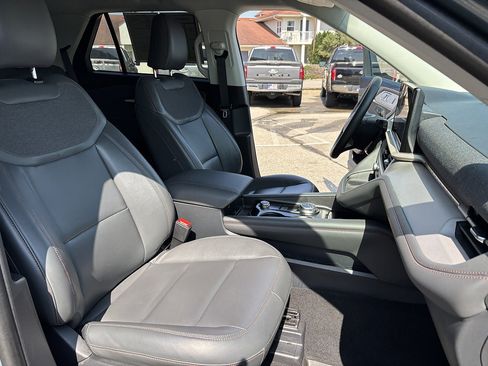 Used 2025 Ford Explorer Active w/ Active Comfort Package AWD/4WD image 18