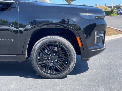 New 2026 Jeep Grand Cherokee Limited w/ Limited Altitude Package AWD/4WD image 6