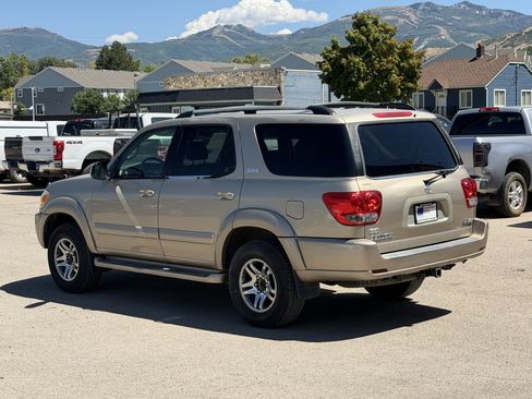 Used 2005 Toyota Sequoia SR5 RWD image 4