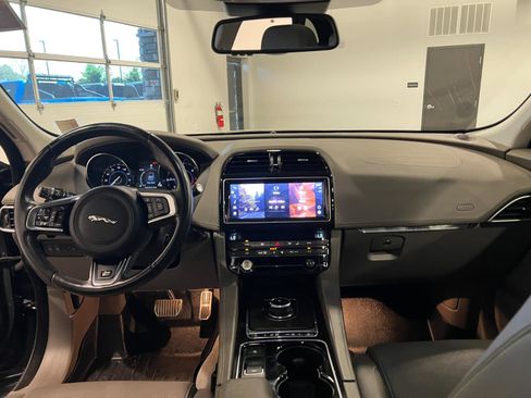 Used 2017 Jaguar F-PACE R-Sport AWD/4WD image 31