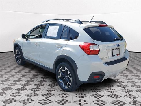 Used 2017 Subaru Crosstrek 2.0i Premium w/ Moonroof Package image 4