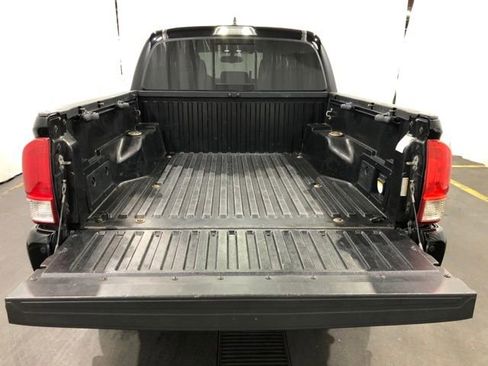 Used 2017 Toyota Tacoma TRD Off-Road image 9