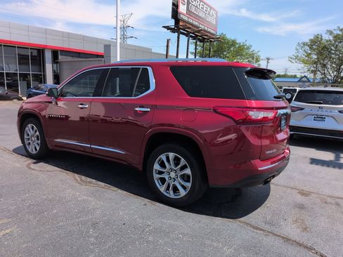 Used 2019 Chevrolet Traverse Premier w/ Driver Confidence II Package FWD image 3