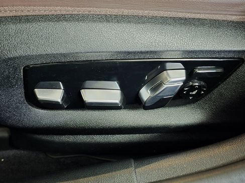 Used 2021 BMW M550i xDrive AWD/4WD image 17