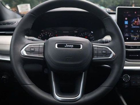 Used 2025 Jeep Compass Limited AWD/4WD image 8