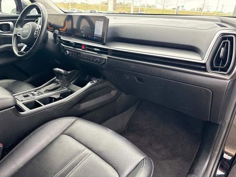 Used 2024 Kia Sorento S image 21