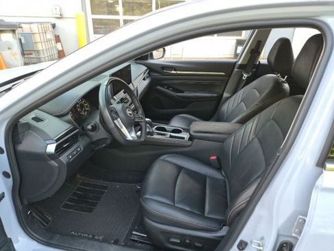 Used 2023 Nissan Altima 2.5 SR w/ SR Premium Package FWD image 15
