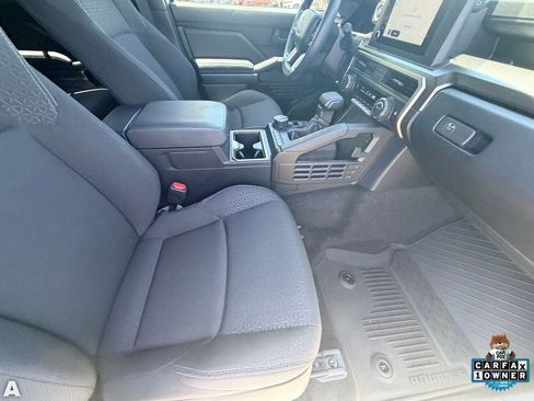 Used 2025 Toyota 4Runner SR5 AWD/4WD image 12