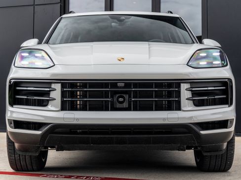 Certified 2026 Porsche Cayenne AWD/4WD image 8