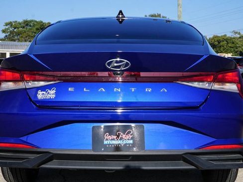 Used 2023 Hyundai Elantra SEL w/ Convenience Package image 6