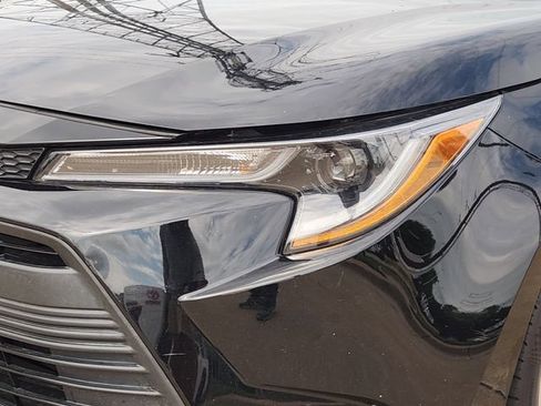 Used 2023 Toyota Corolla LE w/ LE Convenience Package FWD image 6