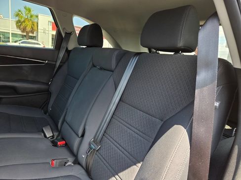 Used 2016 Kia Sorento FWD image 23