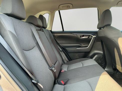 Used 2025 Toyota RAV4 XLE AWD/4WD image 13